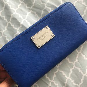 Michael Kors Jet Set Zipper Wallet
